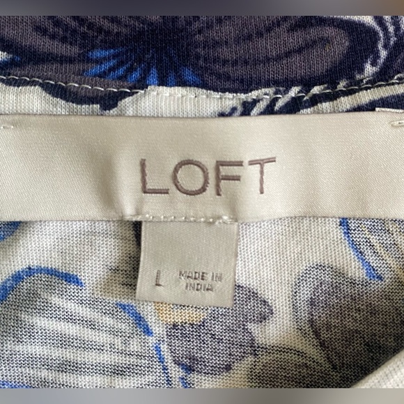 LOFT T-Shirt. Size L, white with blue/gray print, split hem, cuffed edge sleeve - Picture 5 of 5